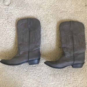 Rancho cowgirl boots, not real leather ***